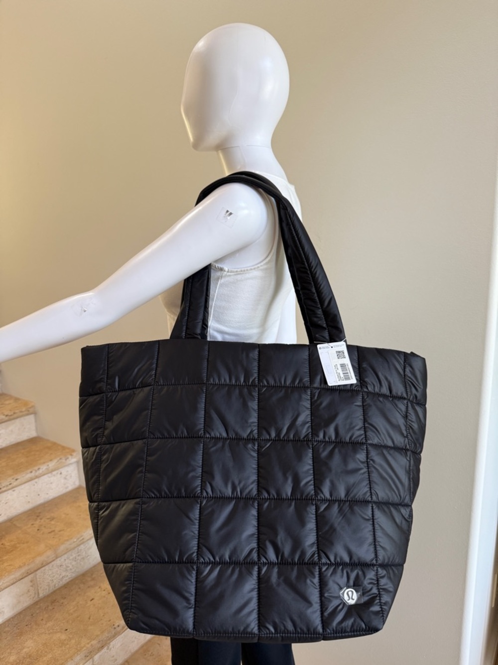 New LULULEMON Quilted Grid Tote Bag 26L, Black - Picture 8 of 8